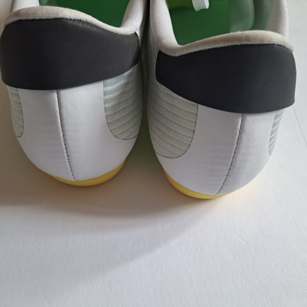 Shoes - Picture 5 of 9